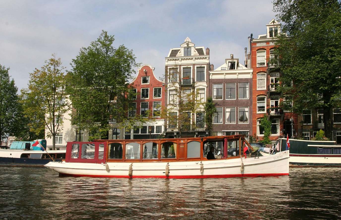 Canal Cruises: Seeing Amsterdam from the Water