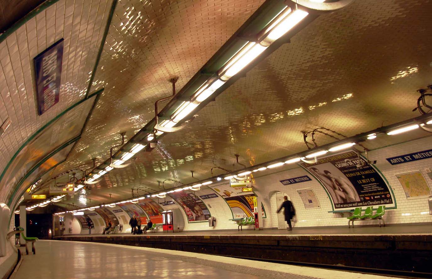 Navigating Paris’s Public Transportation System: Metro, Bus, Parisian Trams, and RER