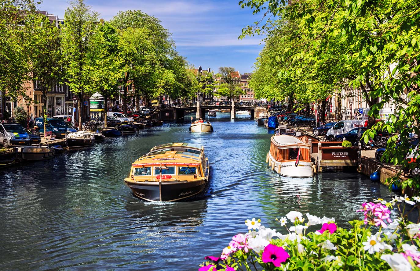 Romantic Escapes: Planning a Couple’s Getaway to Amsterdam