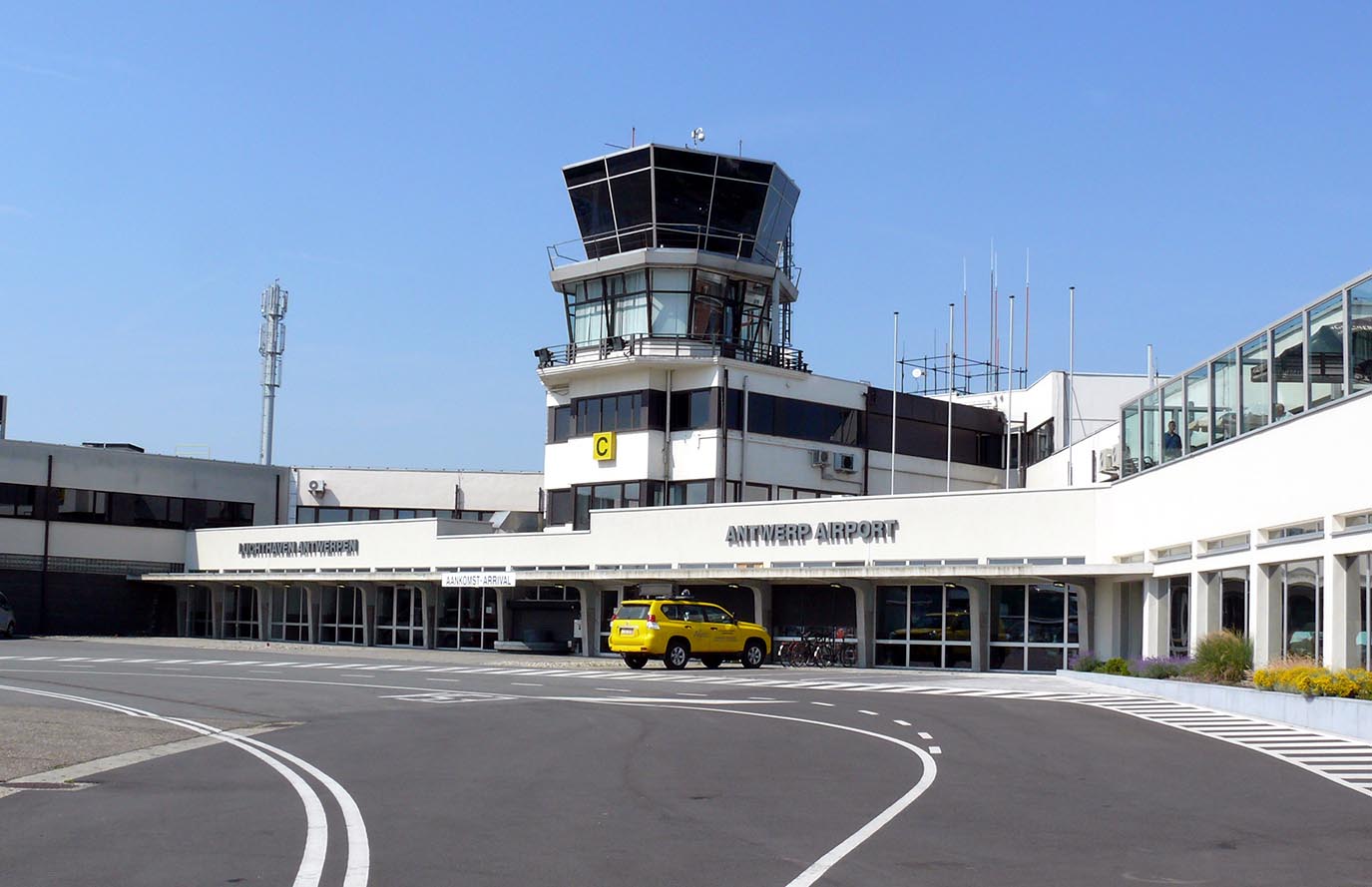 Starting Your Antwerp Journey: How to Choose the Best Flight?