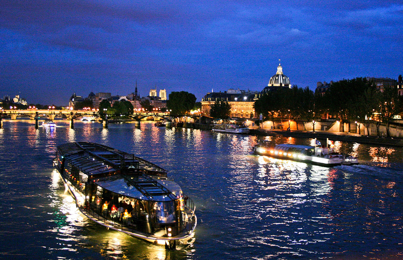 Romantic Road in Paris: Recommended Romantic Attractions for Couples