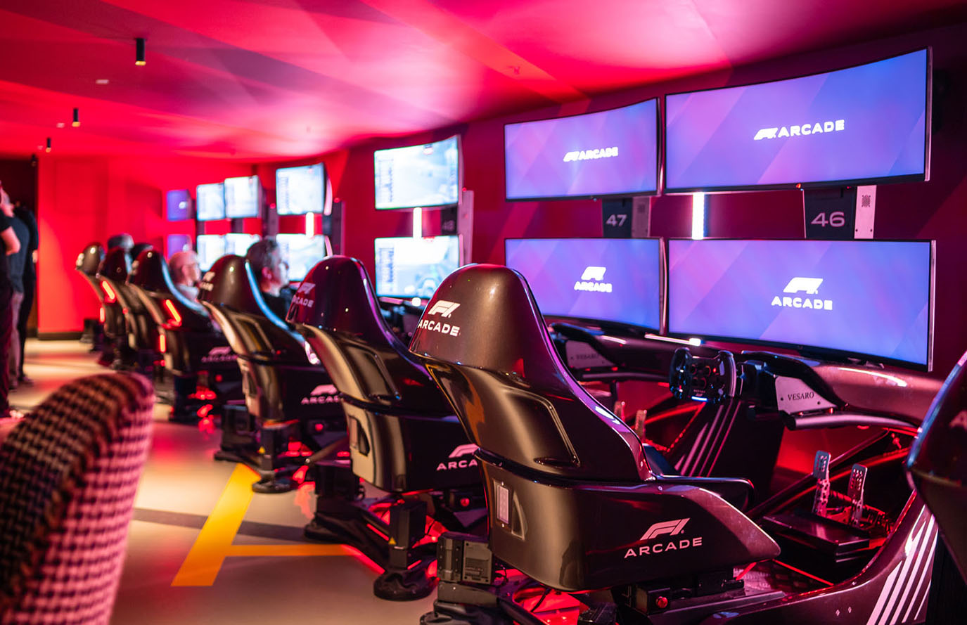 The Perfect Blend of Speed ​​and Socializing: Fun and Interaction at F1 Arcade